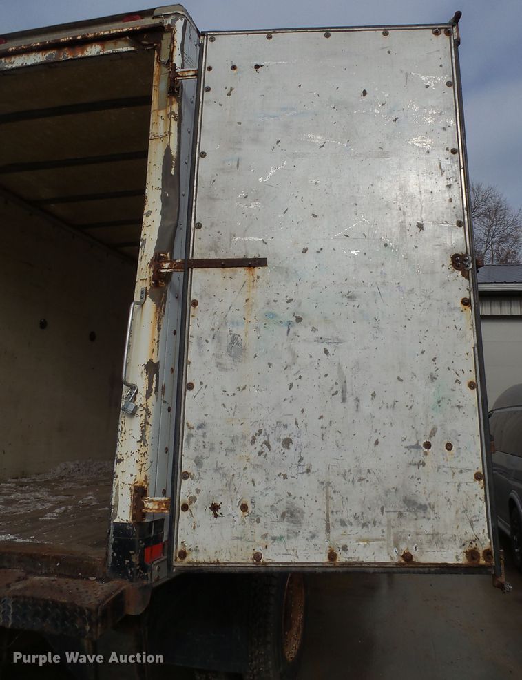 image for item EF9595 2000 Ford F650 Super Duty box truck