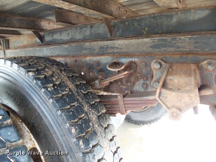 image for item EF9595 2000 Ford F650 Super Duty box truck