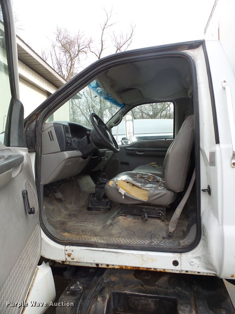 image for item EF9595 2000 Ford F650 Super Duty box truck