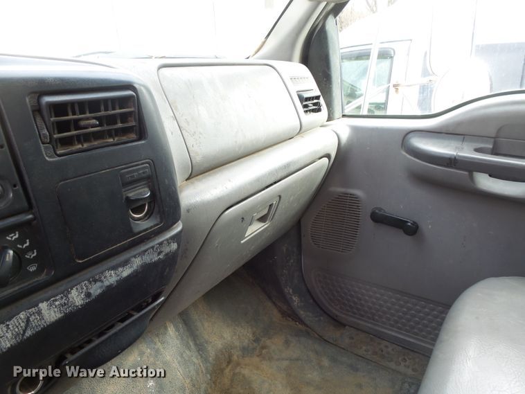 image for item EF9595 2000 Ford F650 Super Duty box truck