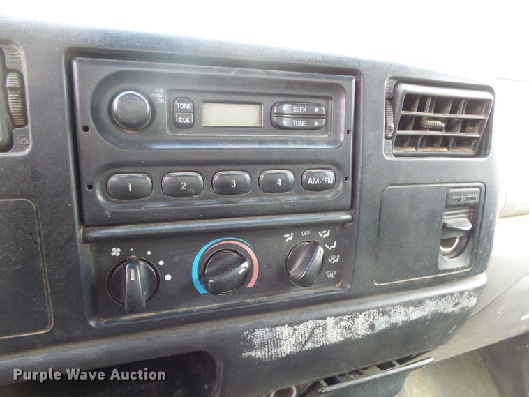 image for item EF9595 2000 Ford F650 Super Duty box truck