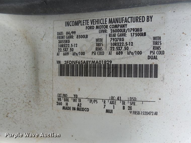 image for item EF9595 2000 Ford F650 Super Duty box truck