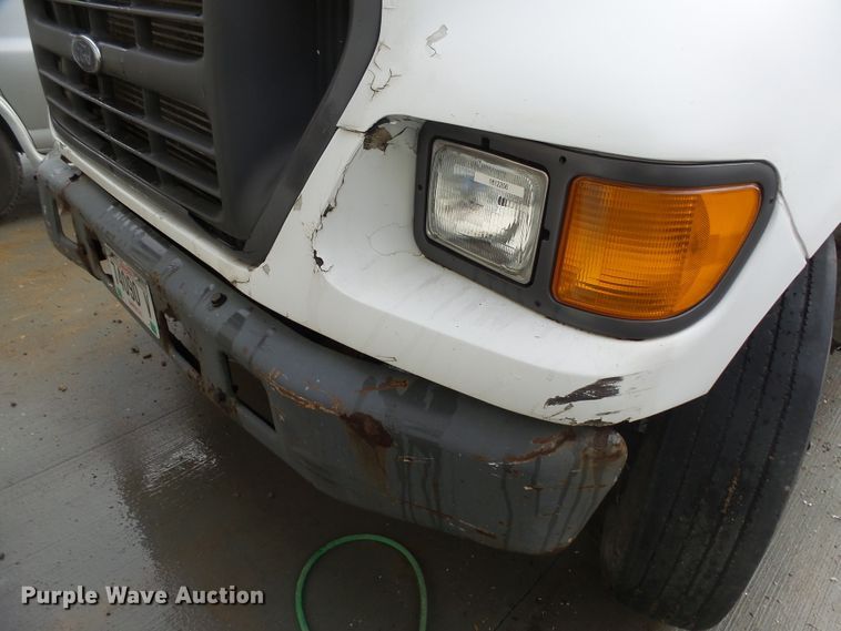 image for item EF9595 2000 Ford F650 Super Duty box truck