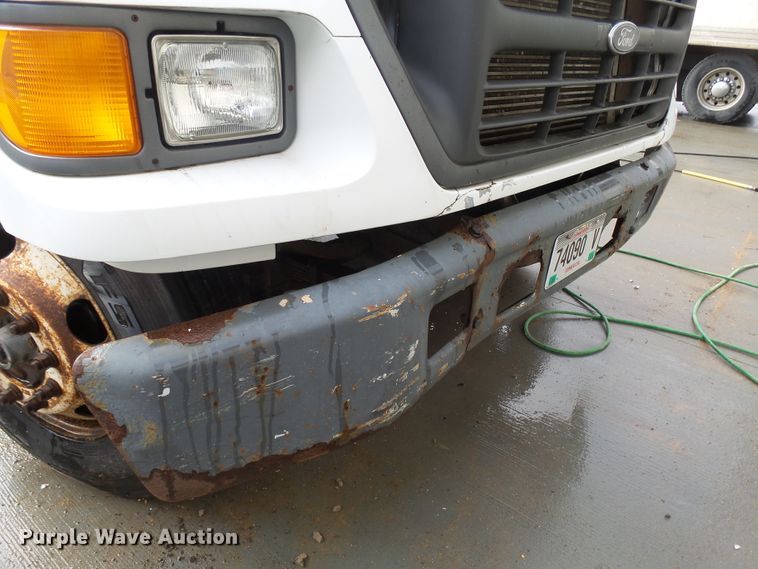 image for item EF9595 2000 Ford F650 Super Duty box truck