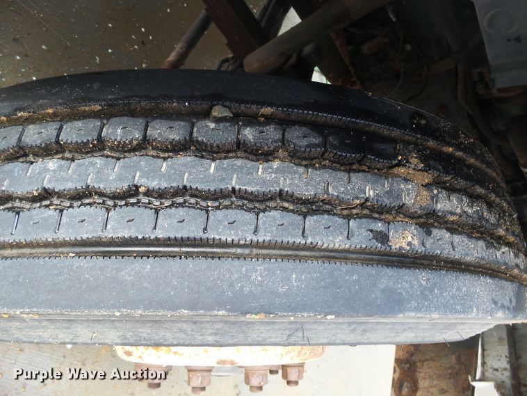 image for item EF9595 2000 Ford F650 Super Duty box truck