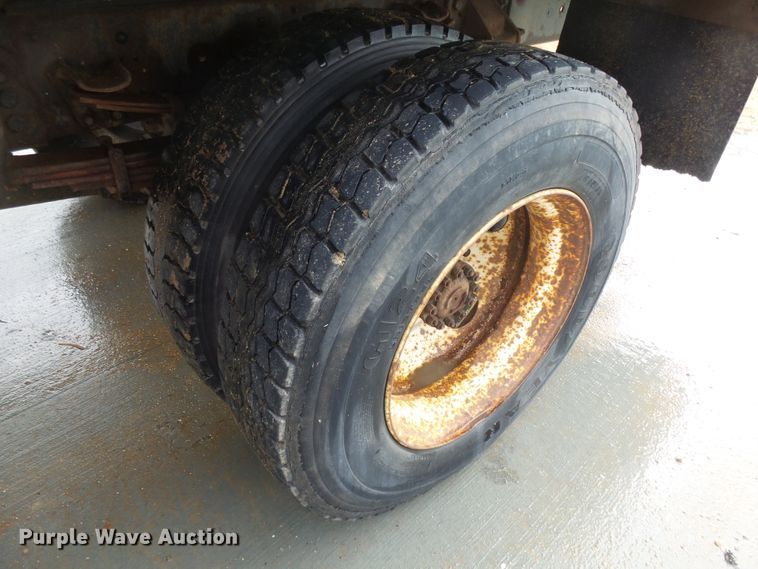 image for item EF9595 2000 Ford F650 Super Duty box truck