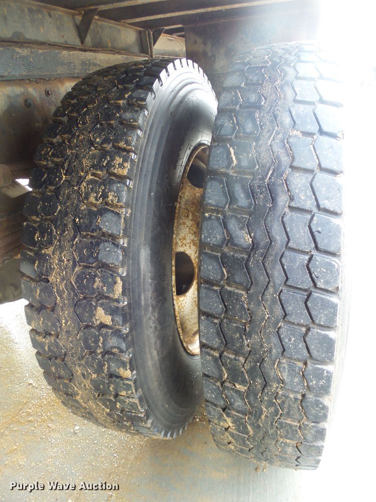 image for item EF9595 2000 Ford F650 Super Duty box truck