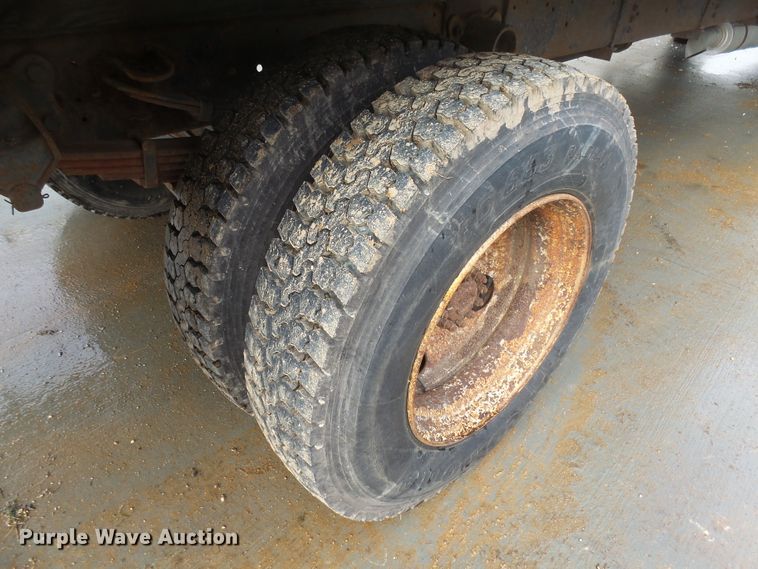 image for item EF9595 2000 Ford F650 Super Duty box truck