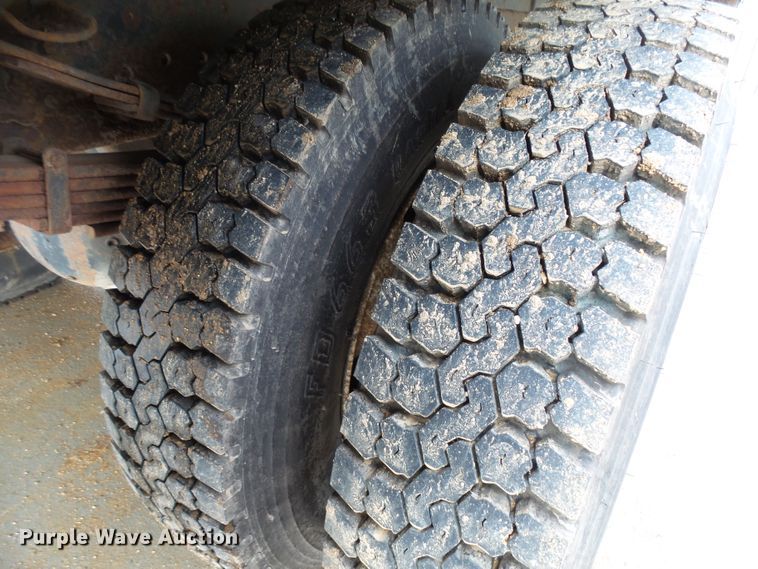 image for item EF9595 2000 Ford F650 Super Duty box truck