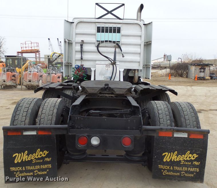 image for item EF9598 2005 Volvo VNL64T semi truck