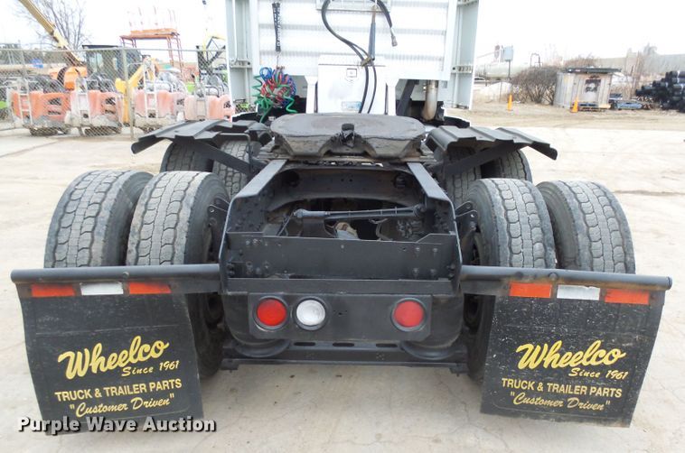 image for item EF9598 2005 Volvo VNL64T semi truck