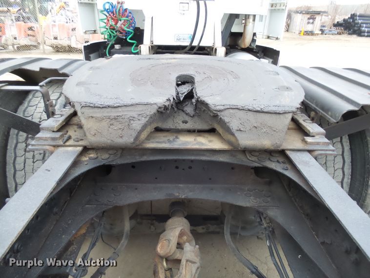 image for item EF9598 2005 Volvo VNL64T semi truck