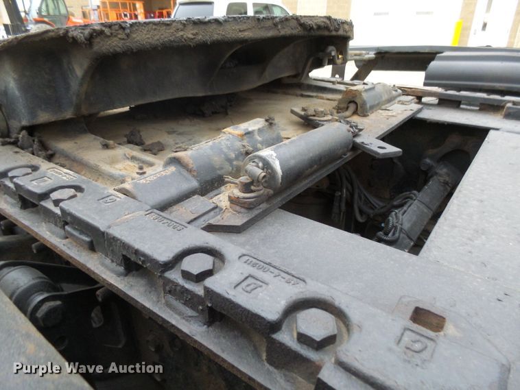 image for item EF9598 2005 Volvo VNL64T semi truck