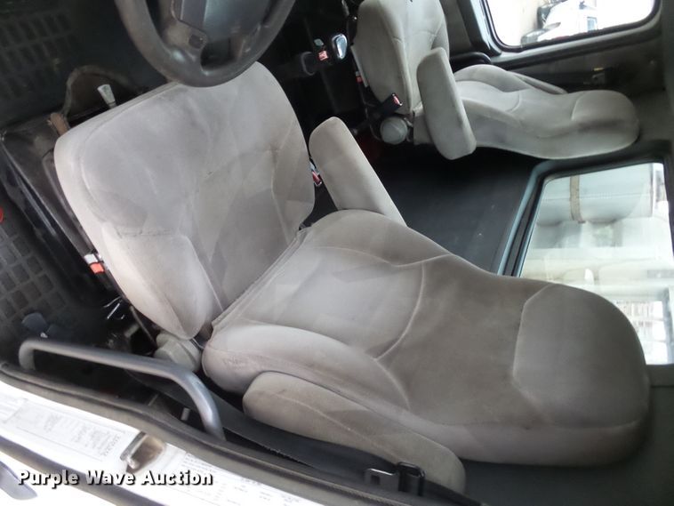 image for item EF9598 2005 Volvo VNL64T semi truck