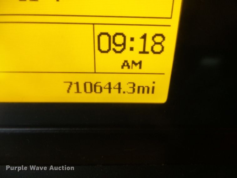 image for item EF9598 2005 Volvo VNL64T semi truck