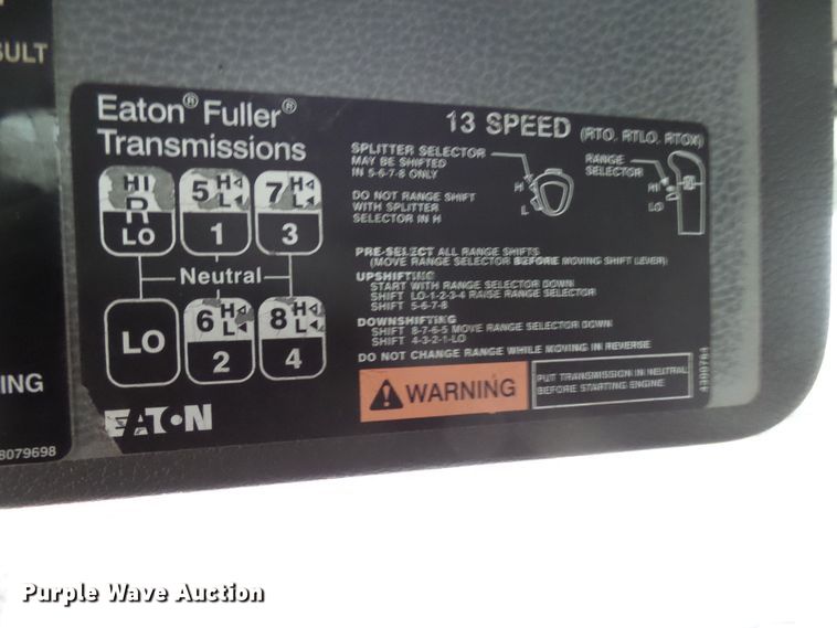 image for item EF9598 2005 Volvo VNL64T semi truck