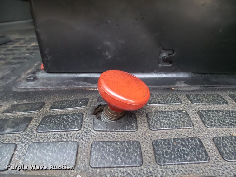 image for item EF9598 2005 Volvo VNL64T semi truck