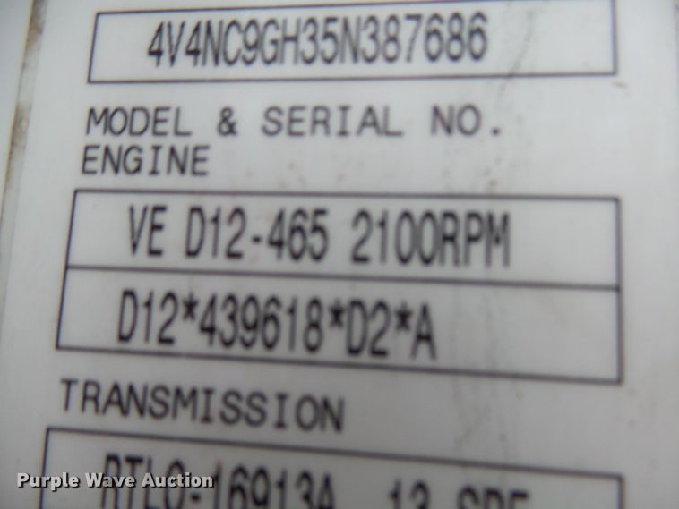 image for item EF9598 2005 Volvo VNL64T semi truck