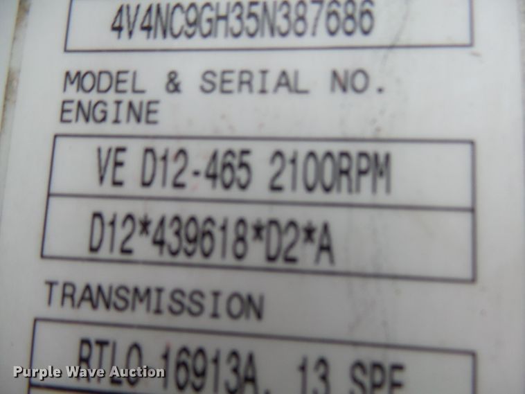 image for item EF9598 2005 Volvo VNL64T semi truck