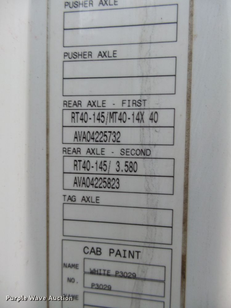 image for item EF9598 2005 Volvo VNL64T semi truck