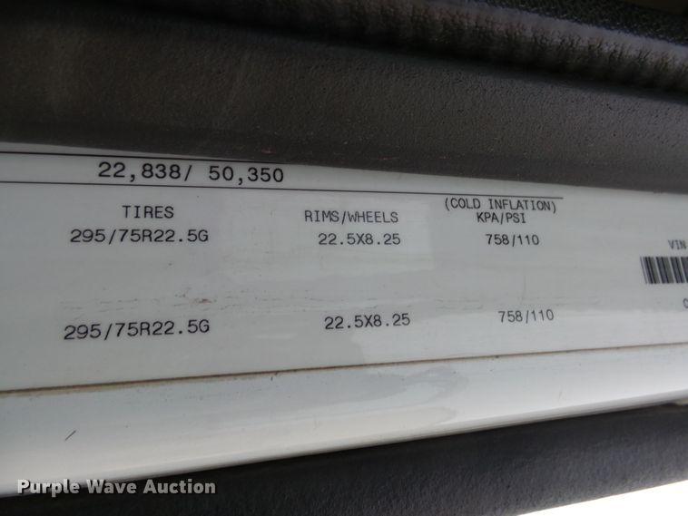 image for item EF9598 2005 Volvo VNL64T semi truck