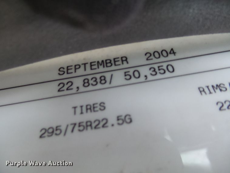 image for item EF9598 2005 Volvo VNL64T semi truck