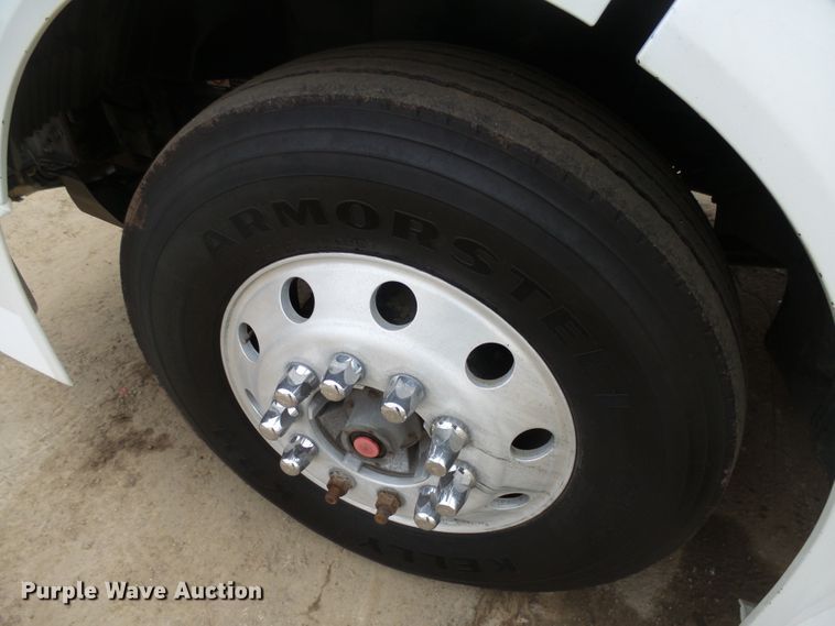 image for item EF9598 2005 Volvo VNL64T semi truck