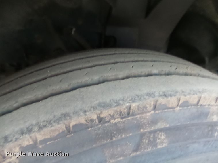 image for item EF9598 2005 Volvo VNL64T semi truck