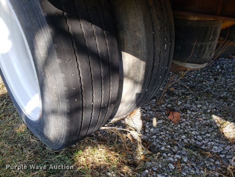 image for item EL9751 1985 Great Dane GPDAR48 drop deck trailer