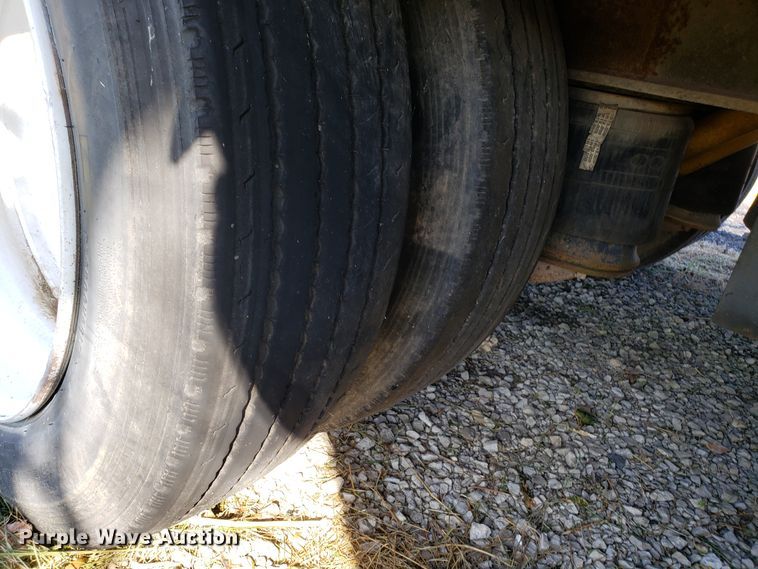 image for item EL9751 1985 Great Dane GPDAR48 drop deck trailer