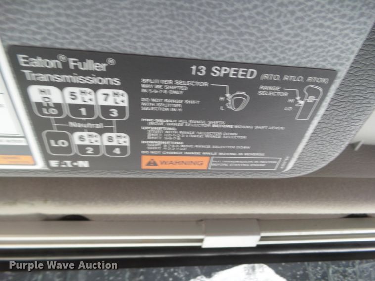 image for item EM9891 2010 Volvo VNL semi truck