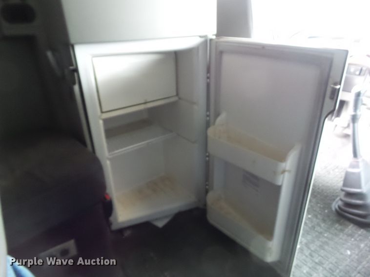 image for item EM9891 2010 Volvo VNL semi truck