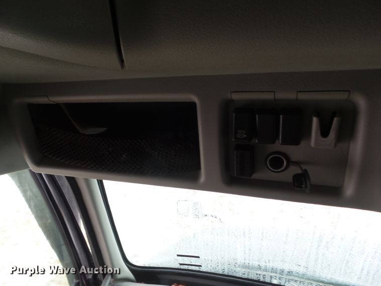 image for item EM9891 2010 Volvo VNL semi truck