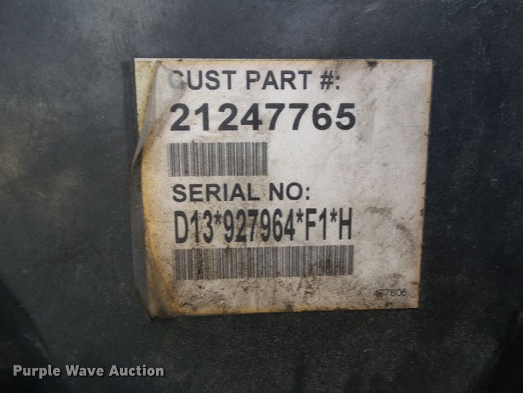 image for item EM9891 2010 Volvo VNL semi truck