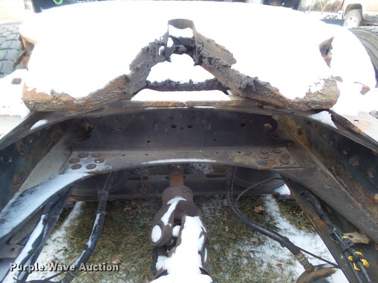 image for item EM9891 2010 Volvo VNL semi truck