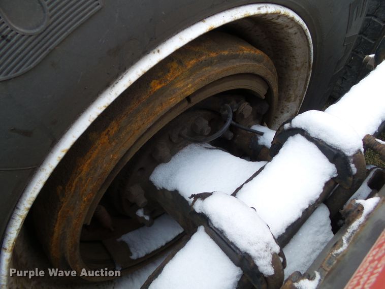 image for item EM9891 2010 Volvo VNL semi truck