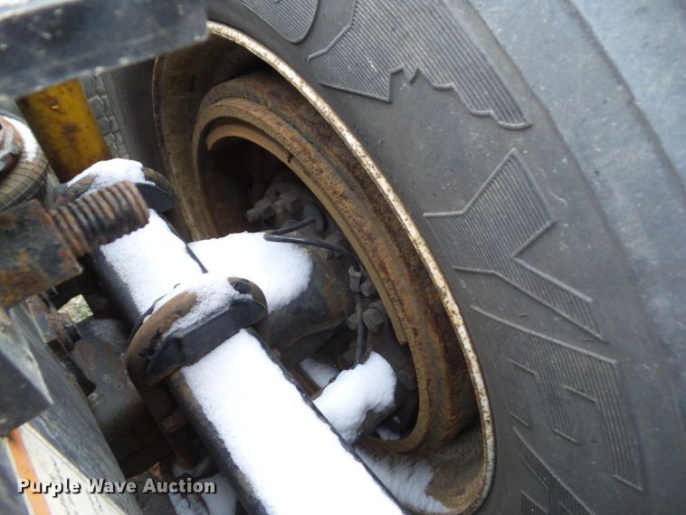 image for item EM9891 2010 Volvo VNL semi truck