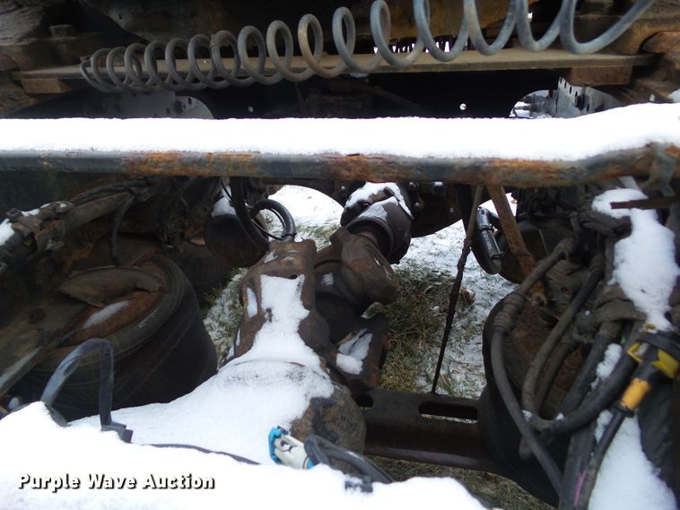 image for item EM9891 2010 Volvo VNL semi truck