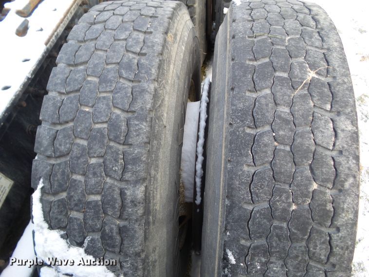 image for item EM9891 2010 Volvo VNL semi truck