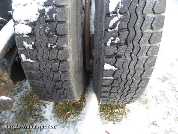 image for item EM9891 2010 Volvo VNL semi truck