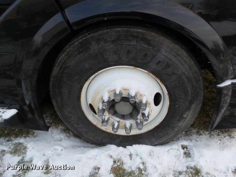 image for item EM9891 2010 Volvo VNL semi truck