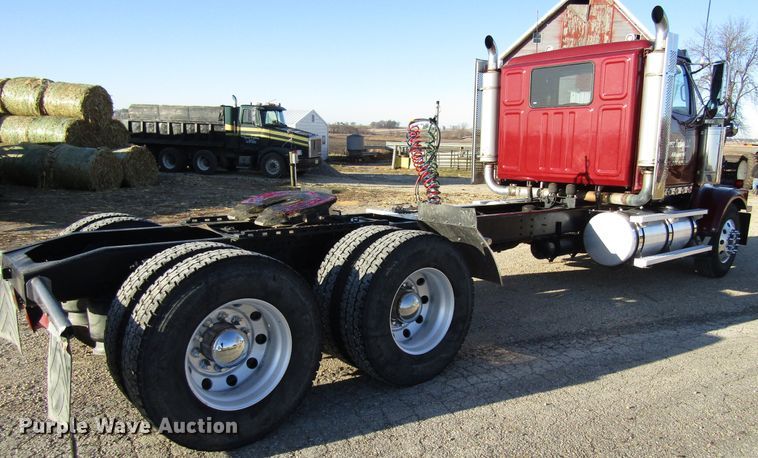 image for item FD9311 2006 Western Star 4900FA semi truck
