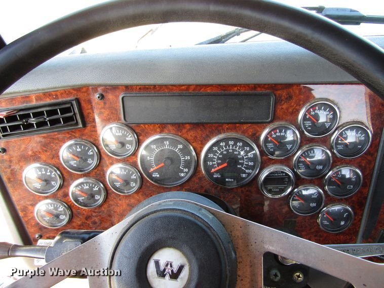 image for item FD9311 2006 Western Star 4900FA semi truck