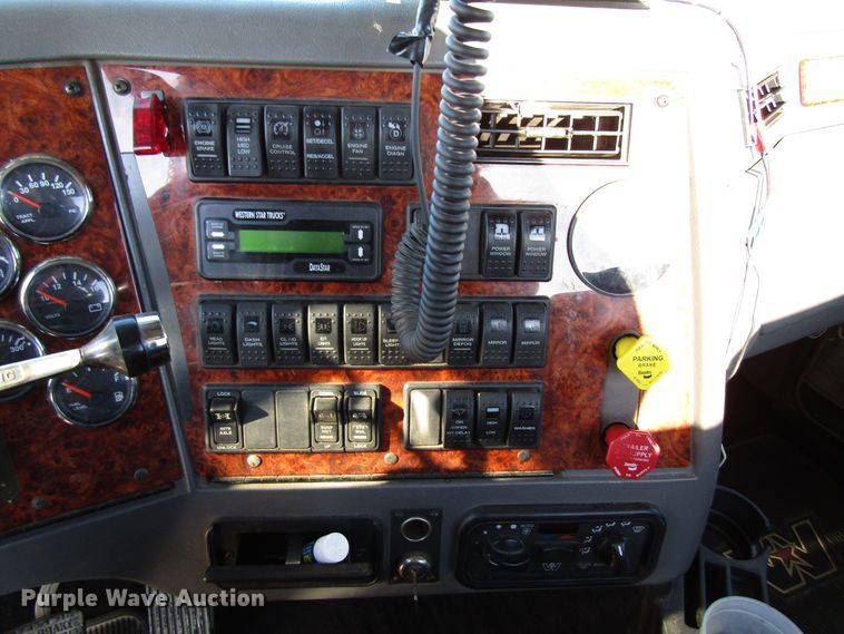 image for item FD9311 2006 Western Star 4900FA semi truck