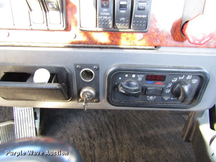 image for item FD9311 2006 Western Star 4900FA semi truck