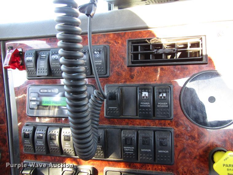 image for item FD9311 2006 Western Star 4900FA semi truck