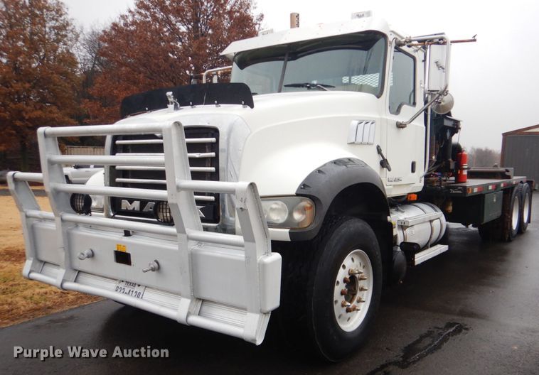 image for item FF9163 2008 Mack GU713 semi truck