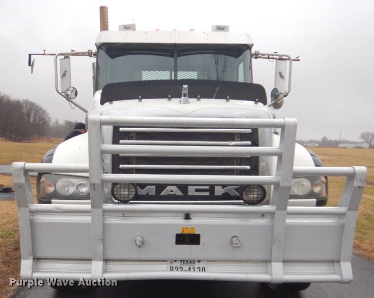 image for item FF9163 2008 Mack GU713 semi truck
