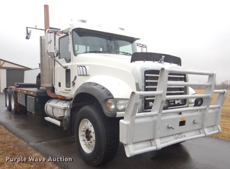 image for item FF9163 2008 Mack GU713 semi truck
