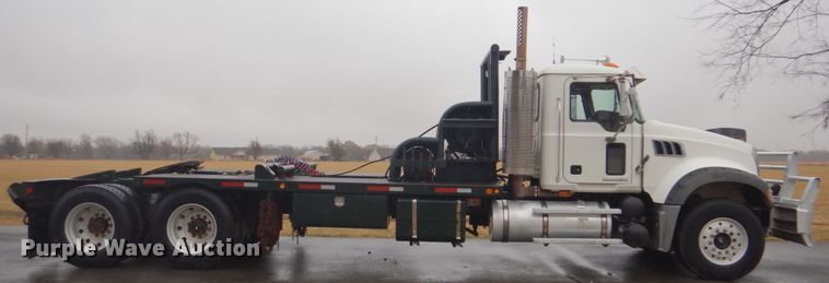 image for item FF9163 2008 Mack GU713 semi truck